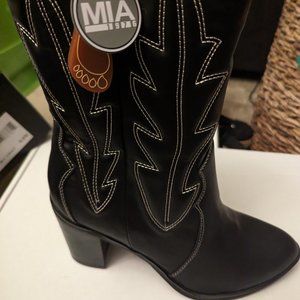 Womens Black Cowboy boots New with tags size 9